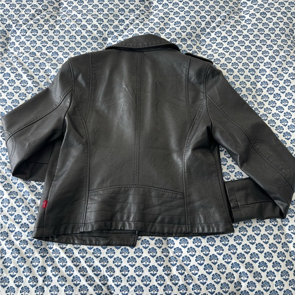Levi's Women's The Classic Faux Leather Moto Jacket - Picture 7 of 11